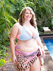 Plumper Pool Party
