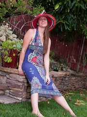 Busty Lindsay strips in outdoor pictorial